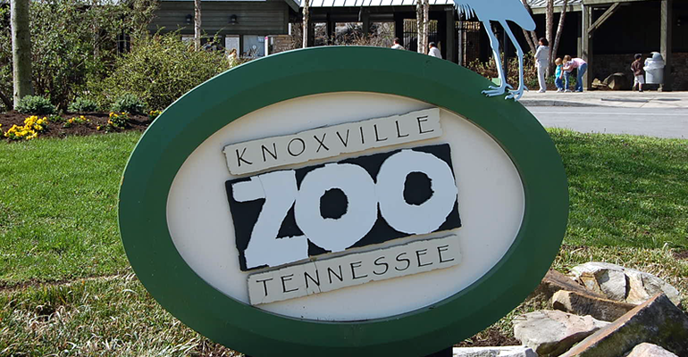 A sign that says knoxville zoo tennessee.